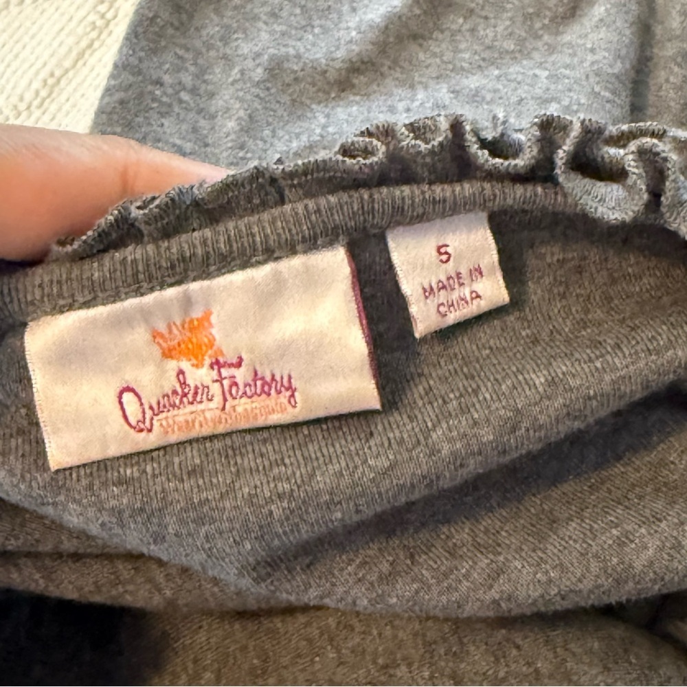 Quacker Factory Gray Ruffle V-Neck Rhinestone 3/4‎ Sleeve Cotton Top Small - Picture 4 of 5